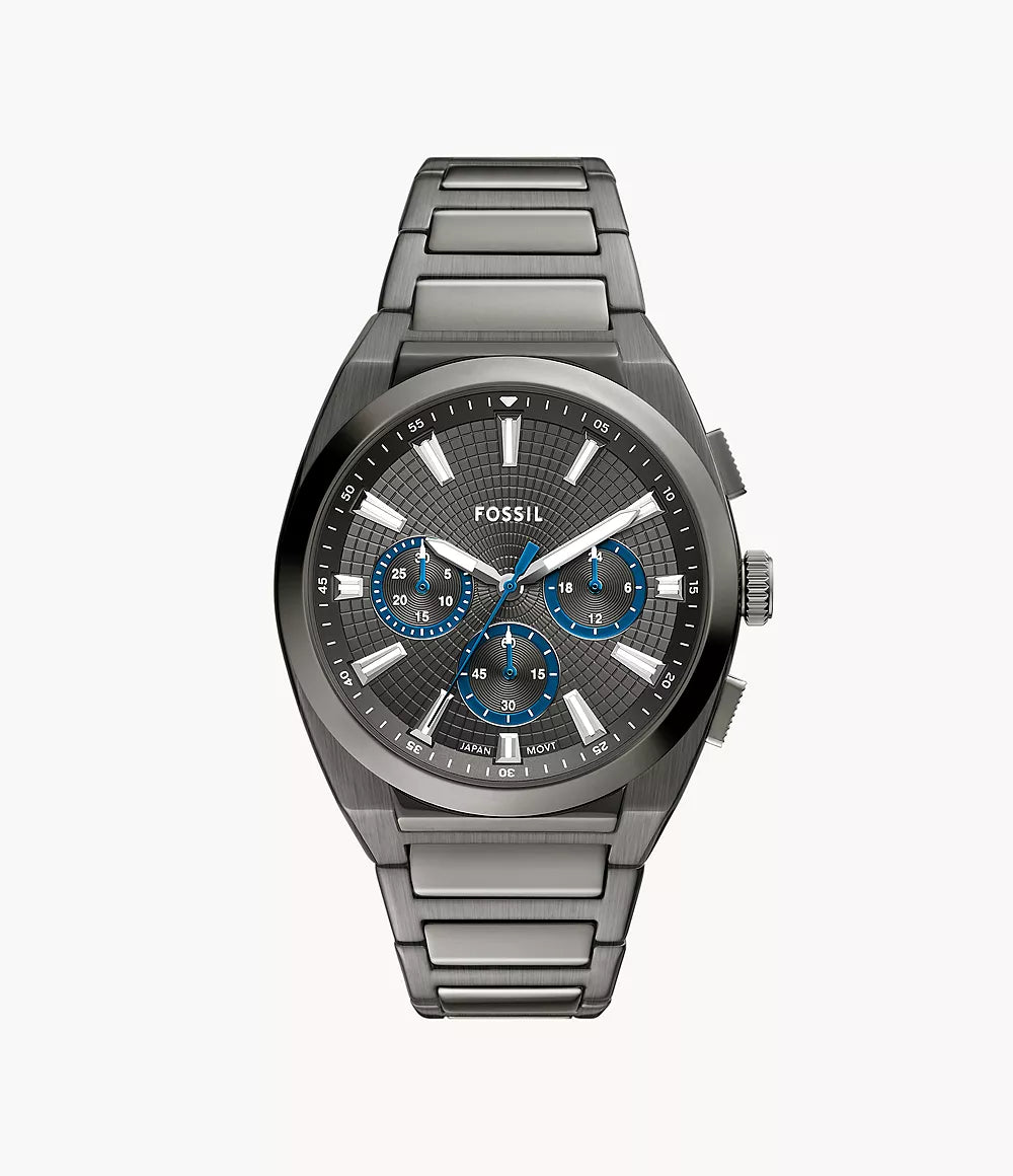 The Fossil Watch - Everett - FS6107 is a menβs sporty silver chronograph with a stainless steel band, black textured dial, blue-accented subdials, silver hour markers, and three side buttons by Fossil.